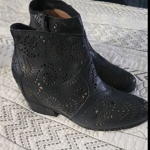 OTBT Black Cutout Womens Ankle Boots Size 8 1/2